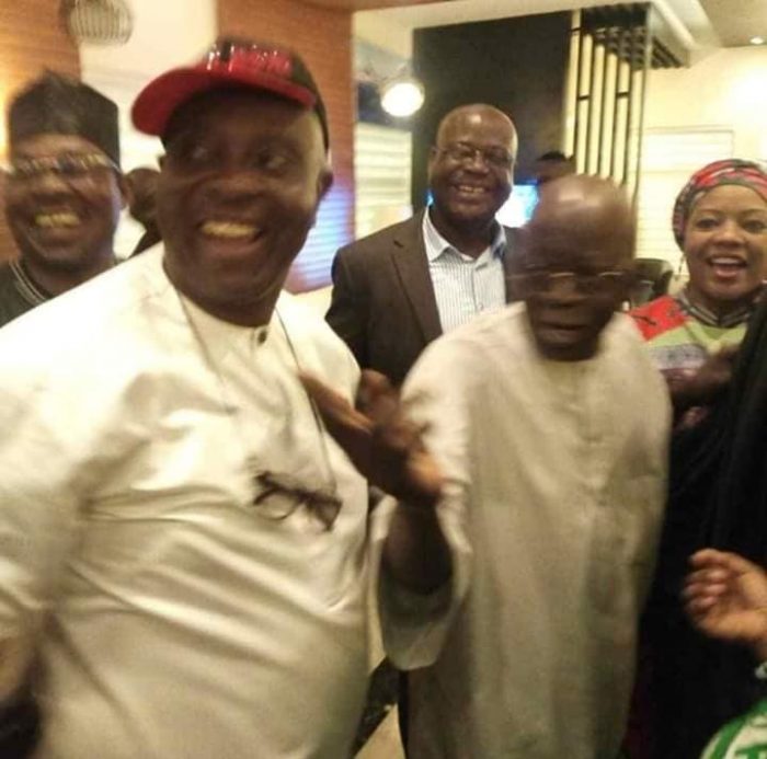 ‘Atikulated Nigerians’ – APC Leader, Tinubu Poses With PDP Members In Lagos [Photos] 2