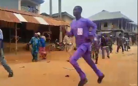 Osun Election: Violence Forces Voters And INEC Officials To Flee Polling Unit In Ejigbo LGA 3 Osun Election: Violence Forces Voters And INEC Officials To Flee Polling Unit In Ejigbo LGA