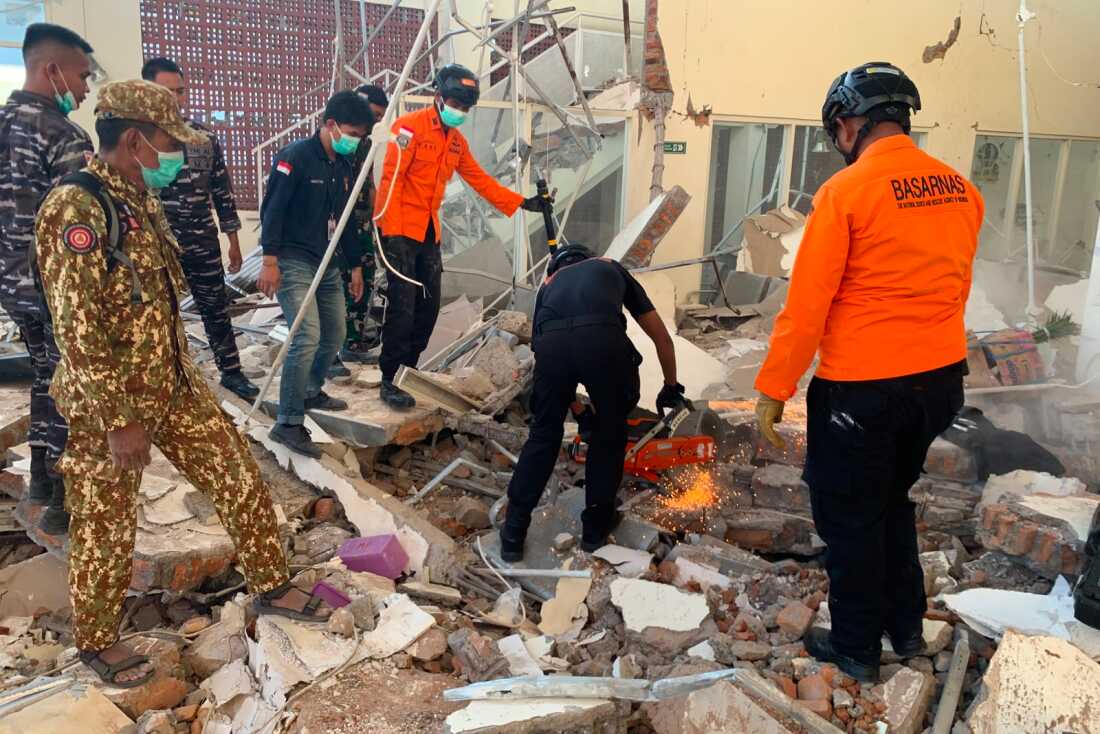 38 People Dead As 7.7-Magnitude Earthquake Hits Indonesia 3 38 People Dead As 7.7-Magnitude Earthquake Hits Indonesia