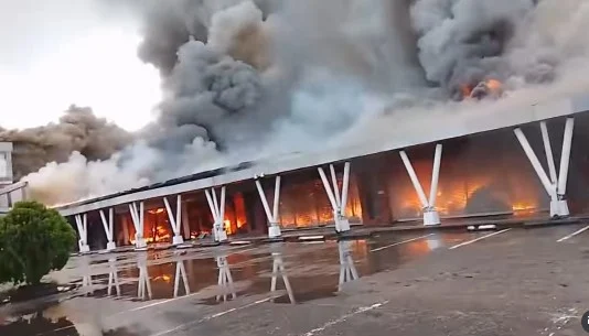 Fire Outbreak Destroy Goods Worth Millions Of Naira At Calabar Mall [Video]